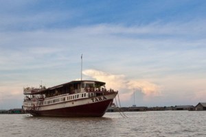 Tonle Sap tara boat cruise